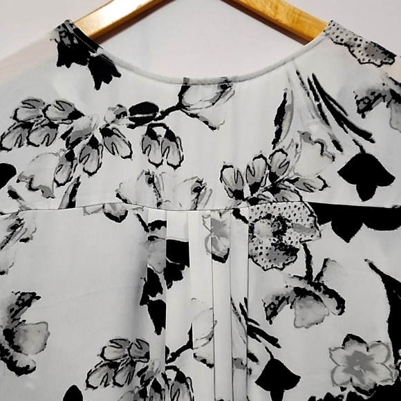 DR2 Floral Top - Picture 10 of 12